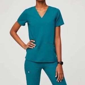 FIGS Pacific Blue Casma 3-pocket Scrub Top